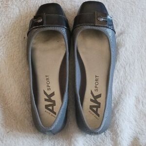 ANNE KLEIN - Women's Gray Flats